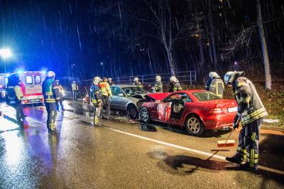 Waiblingen: Audi faehrt in Gegenverkehr - 3 Verletzte